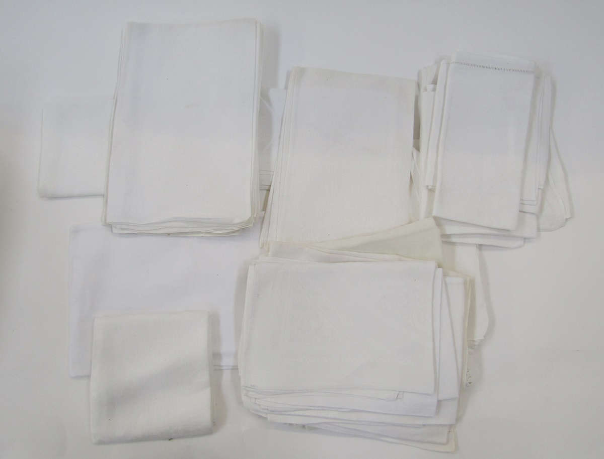 Quantity of vintage cotton handtowels, table napkins, table linen etc (1 box) - Image 2 of 8