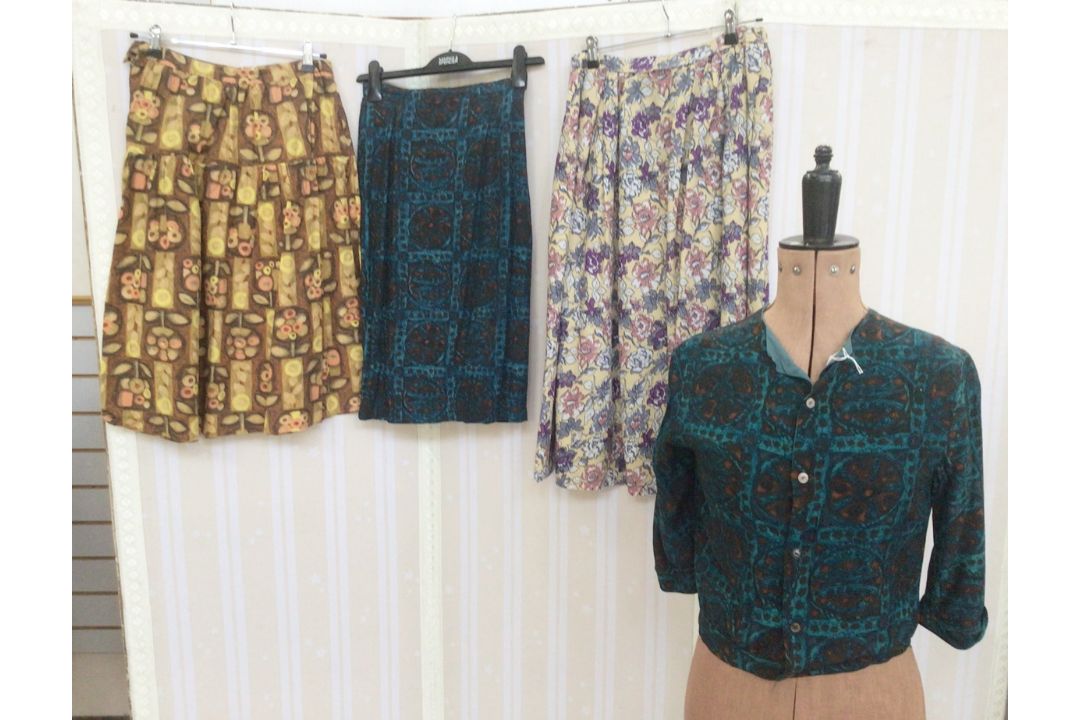 1950's/'60's full skirts, various patterns, a plain orange skirt with matching top with tie waist, - Image 3 of 3