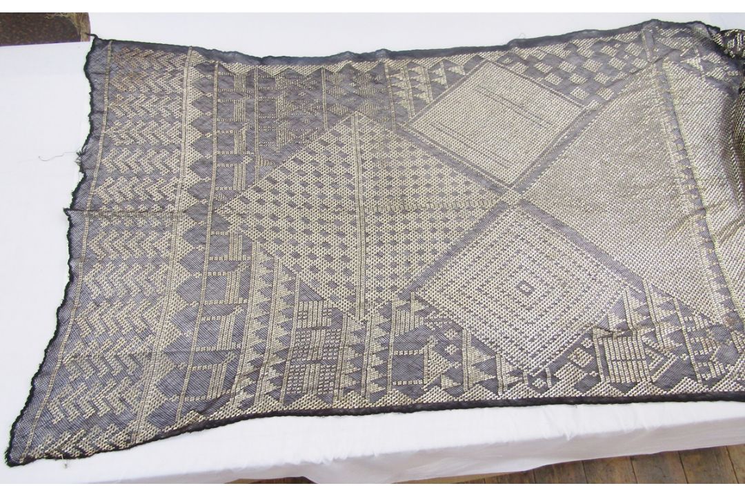 Black and silver metal Assuit shawl Condition Report Edge stitching undone in various parts, - Image 5 of 7