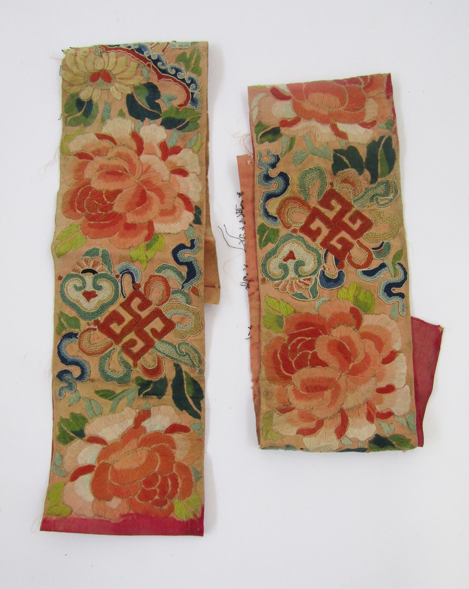Assorted items to include three tortoiseshell combs, bone crochet and button hooks, a pair of - Image 7 of 8
