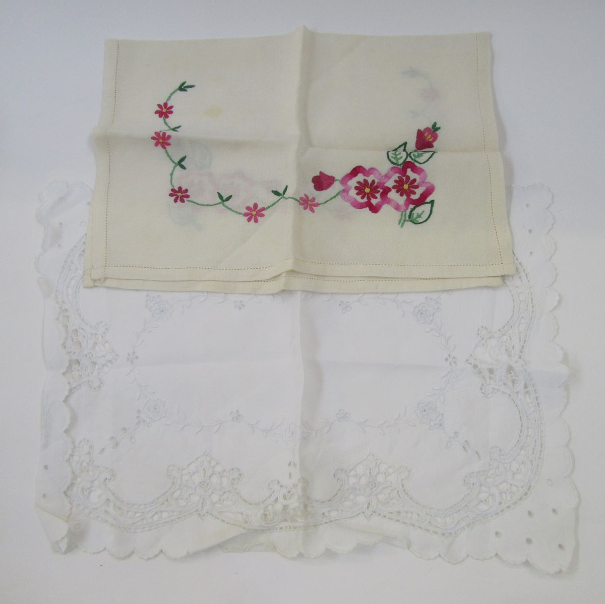 Quantity of vintage cotton handtowels, table napkins, table linen etc (1 box) - Image 3 of 8