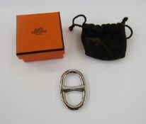 Hermes scarf/belt buckle, silver coloured metal, with original brown velvet, drawstring bag and