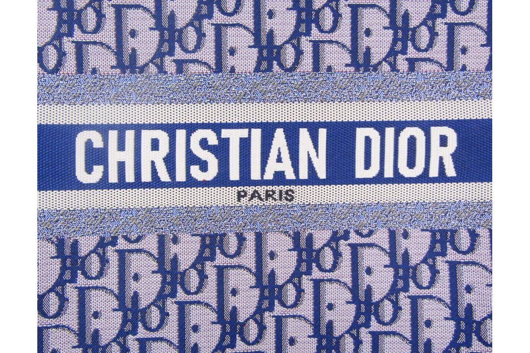 Christian Dior Book Tote bag, woven blue Dior logo and name 'Christian Dior Paris' on one side, - Image 2 of 6
