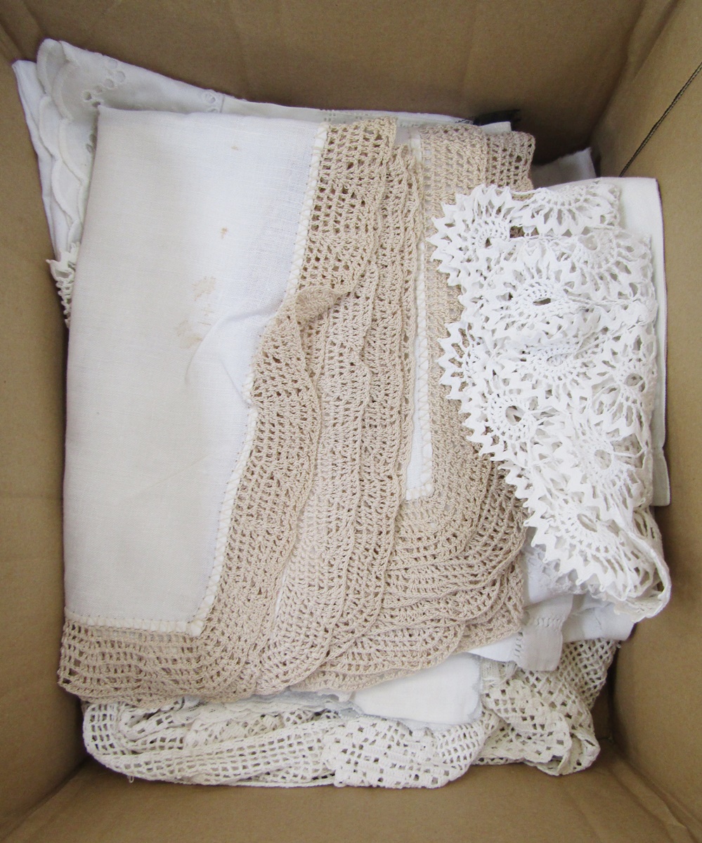 Quantity of vintage cotton handtowels, table napkins, table linen etc (1 box) - Image 8 of 8
