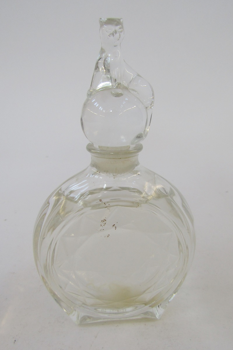Various perfume bottles to include Guerlain 'Shalimar', 'Jardin de Bagatelles' Lalique 'Clare - Image 8 of 10