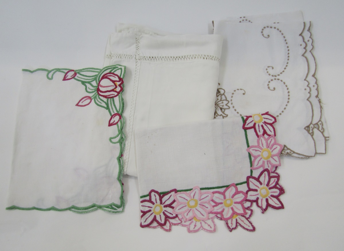 Quantity of vintage cotton handtowels, table napkins, table linen etc (1 box) - Image 7 of 8