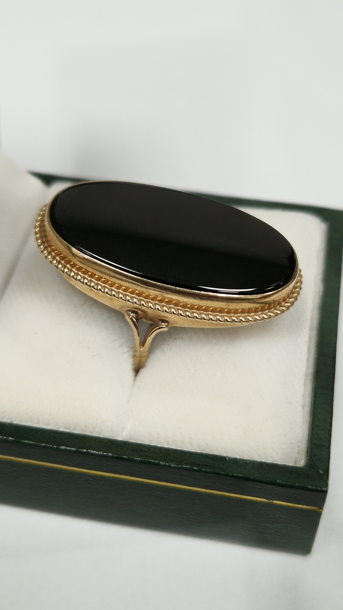 9ct gold and black onyx large oval ring (size O) and 9ct gold and onyx small oval ring (size J1/ - Image 2 of 14