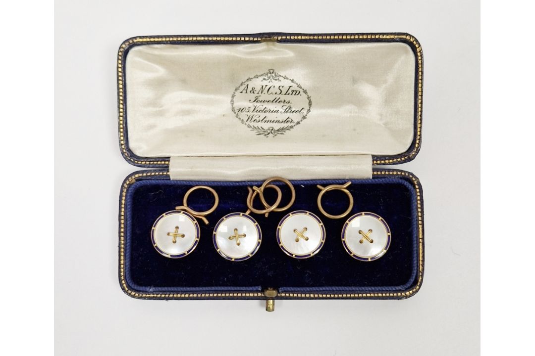 Set of four 18ct yellow gold dress studs, each with mother of pearl decoration and blue enamel rims,