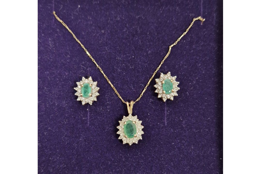 9K gold, emerald and diamond suite viz:- emerald and diamond cluster pendant set centre facet-cut