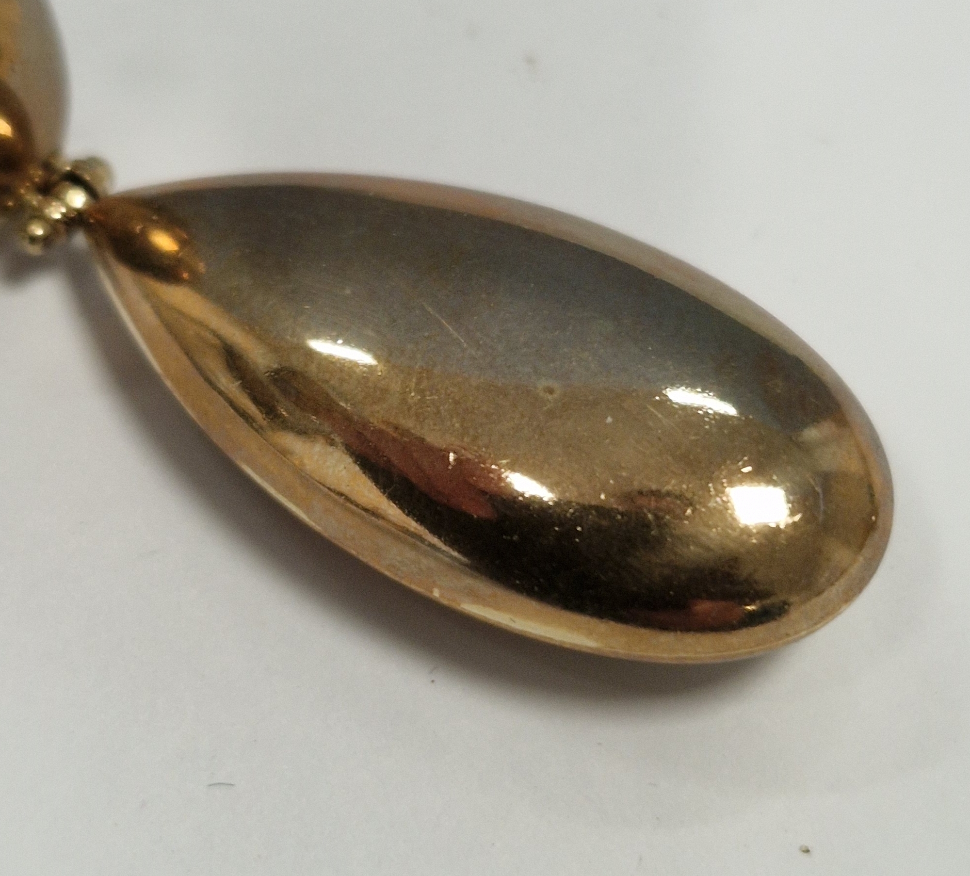 Pair 9ct gold oval large pendant drop earrings, 9.7g  Condition Report Light surface scratches. - Image 6 of 10
