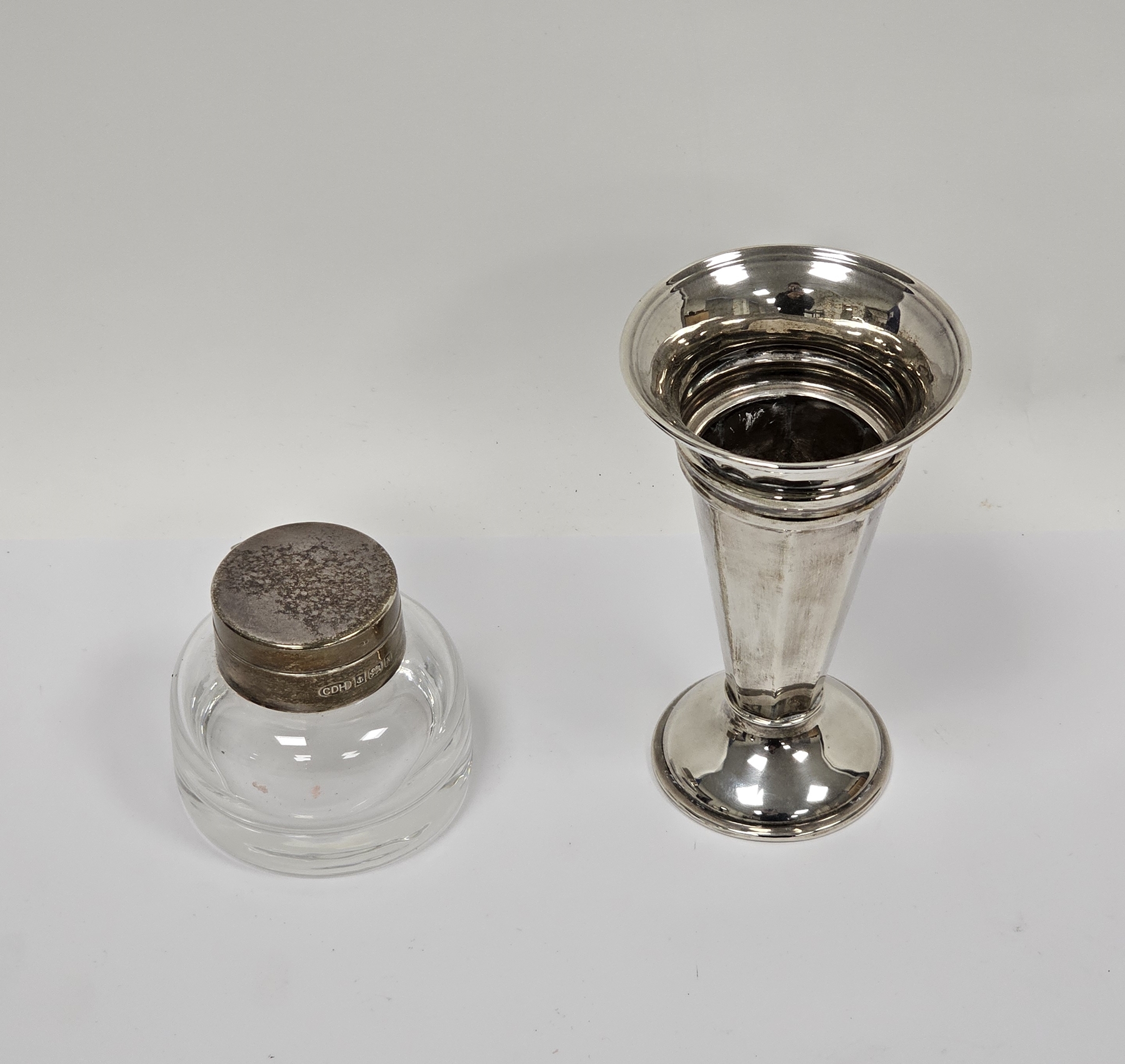 George V weighted silver vase, London 1918, maker CE, of tapering form, 12.5cm high together with - Image 2 of 4