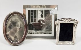 Silver oval photograph frame, Birmingham 1923, R U & Co Ltd, plain with easel back, 10.5cm high