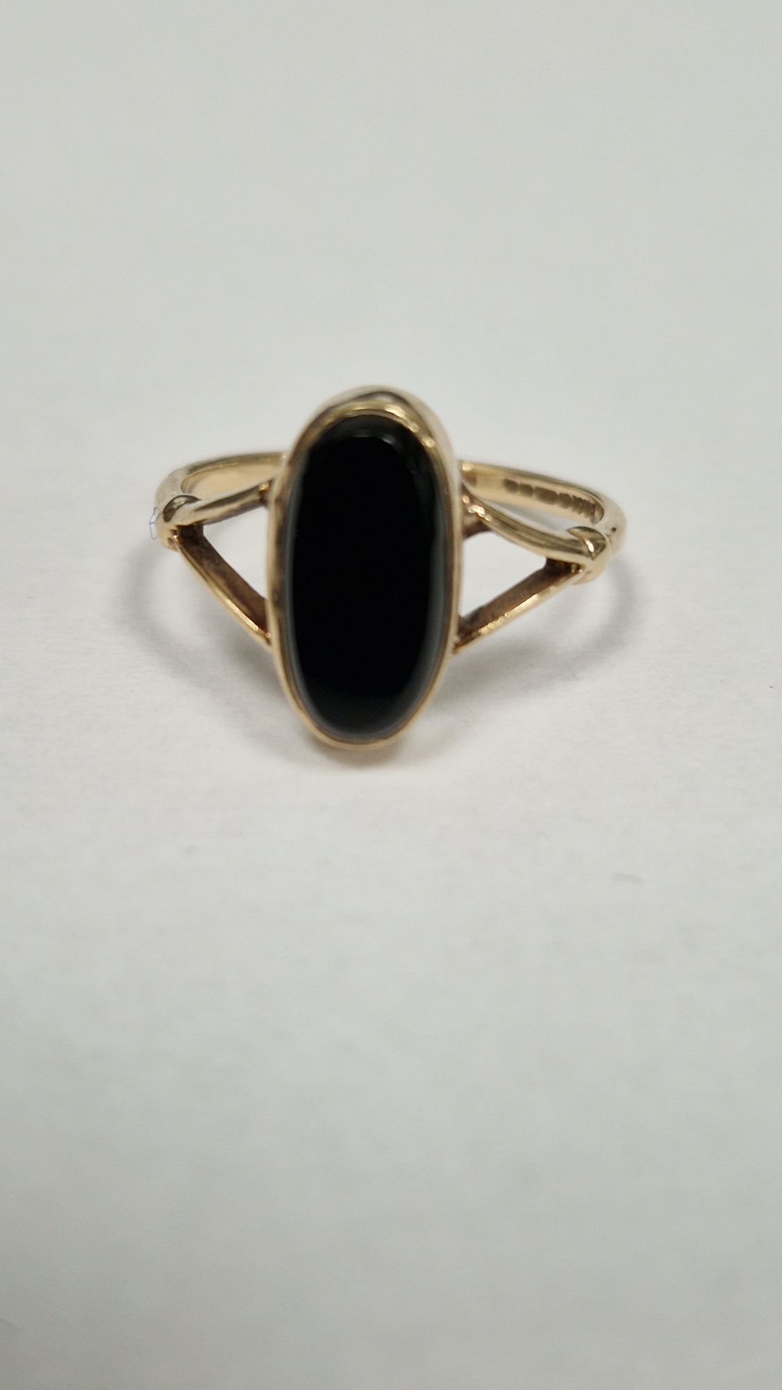 9ct gold and black onyx large oval ring (size O) and 9ct gold and onyx small oval ring (size J1/ - Image 10 of 14