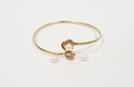 9K gold and pearl bangle set two pearls, one loose and another loose pearl