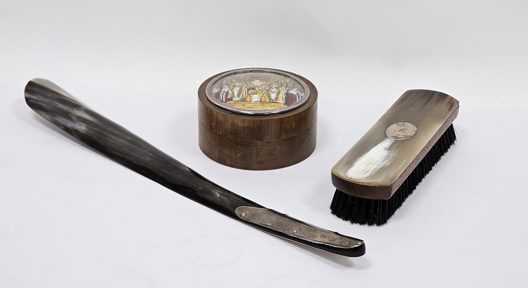 Halcyon Days silver mounted with wooden circular box commemorating the Queen's silver jubilee,