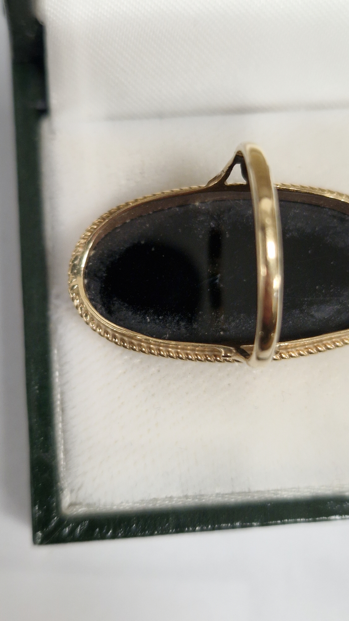 9ct gold and black onyx large oval ring (size O) and 9ct gold and onyx small oval ring (size J1/ - Image 7 of 14