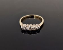 18ct gold and diamond ring set three graduated claw set diamonds (some wear)