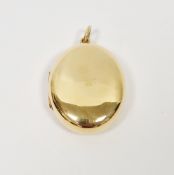 18ct gold plain oval locket, gross weight approx 31.8g