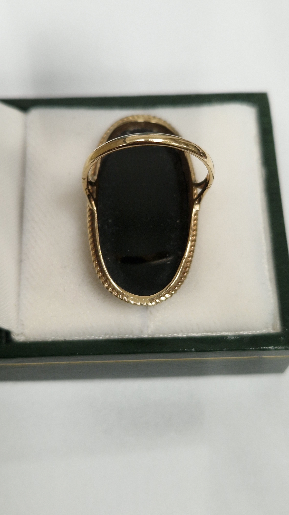 9ct gold and black onyx large oval ring (size O) and 9ct gold and onyx small oval ring (size J1/ - Image 8 of 14