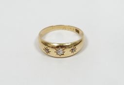 Antique gold-coloured metal ring, graduated and set three old cut diamonds in star setting (size M)