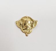 15K gold Art Nouveau brooch decorated with head and shoulders of a maiden, 2.6g approx.  Condition