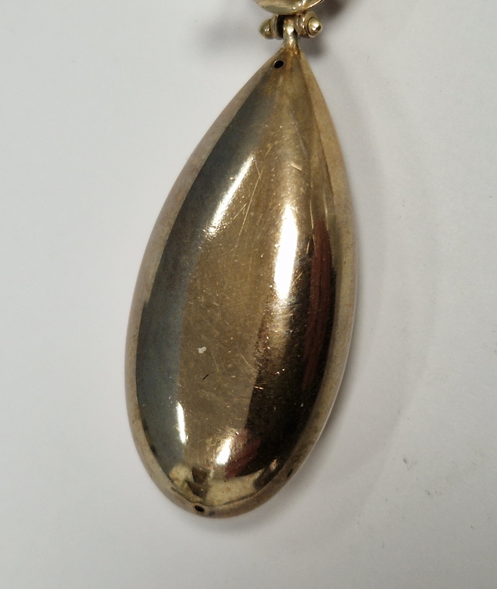 Pair 9ct gold oval large pendant drop earrings, 9.7g  Condition Report Light surface scratches. - Image 2 of 10