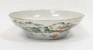 Chinese porcelain famille verte shallow bowl with gilt wavy rim, the sides painted in enamels with a