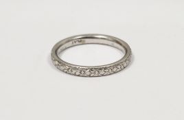 Platinum wedding band, stylised floral engraving to the band, width approx. 2.5mm, weight approx.