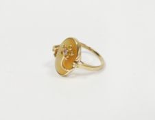 QVC 9ct gold, yellow stone, mother-of-pearl and flowerhead mounted ring (damaged) (size T)