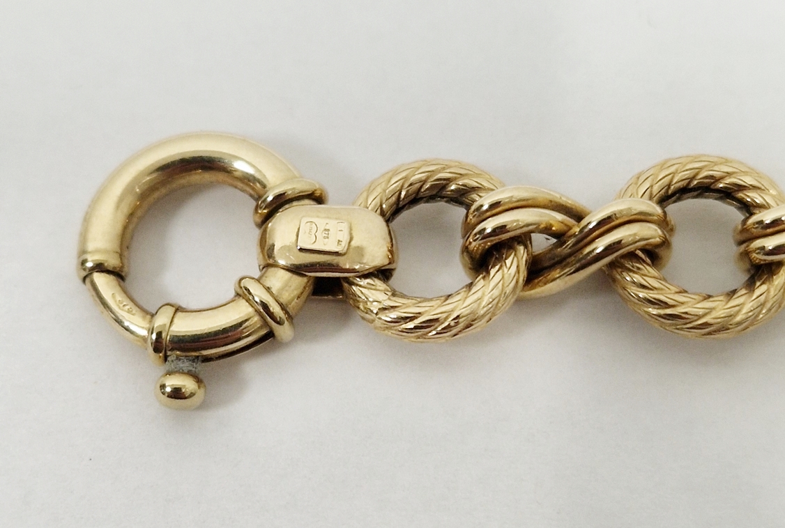9ct gold rope circular link bracelet, 17g  Condition Report Good condition overall. Length 19.5cm, - Image 2 of 5