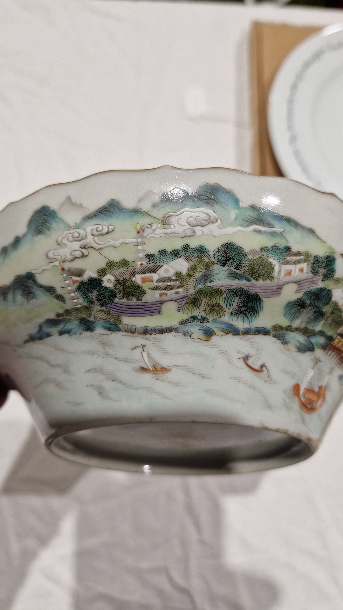 Chinese porcelain famille verte shallow bowl with gilt wavy rim, the sides painted in enamels with a - Image 9 of 19
