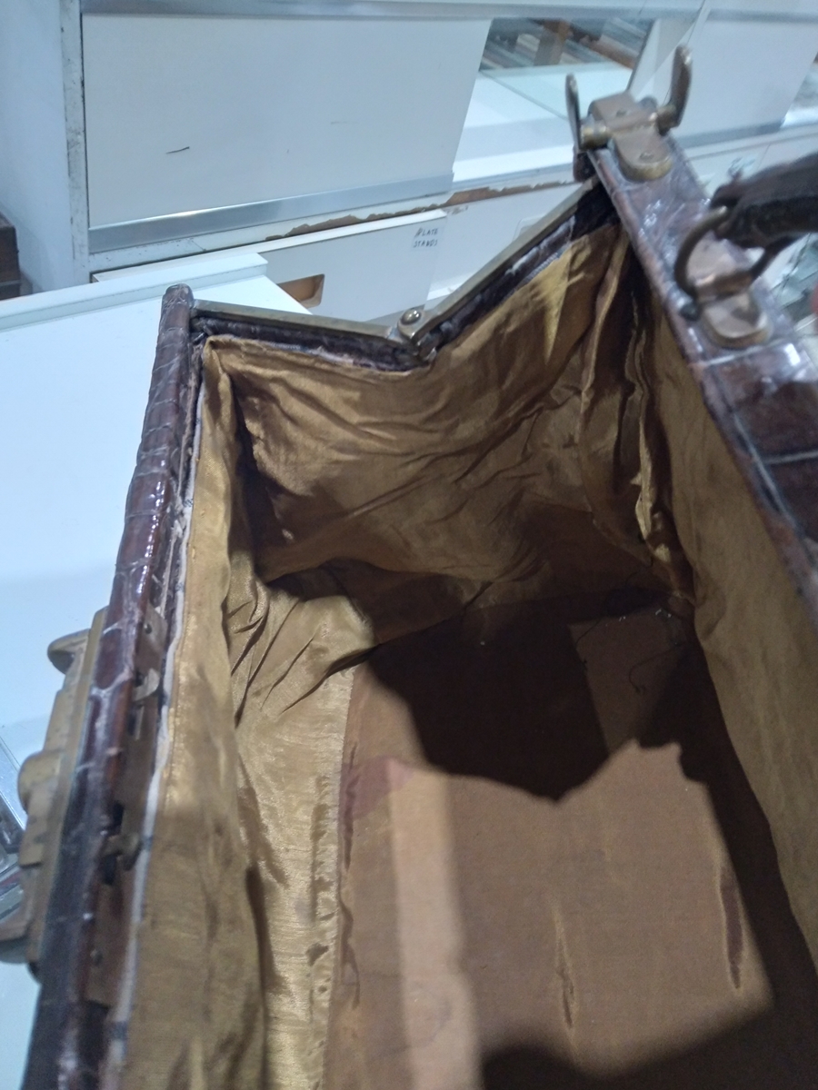 Late 19th/early 20th century crocodile skin gladstone bag with brass fittings and mustard coloured - Image 11 of 13