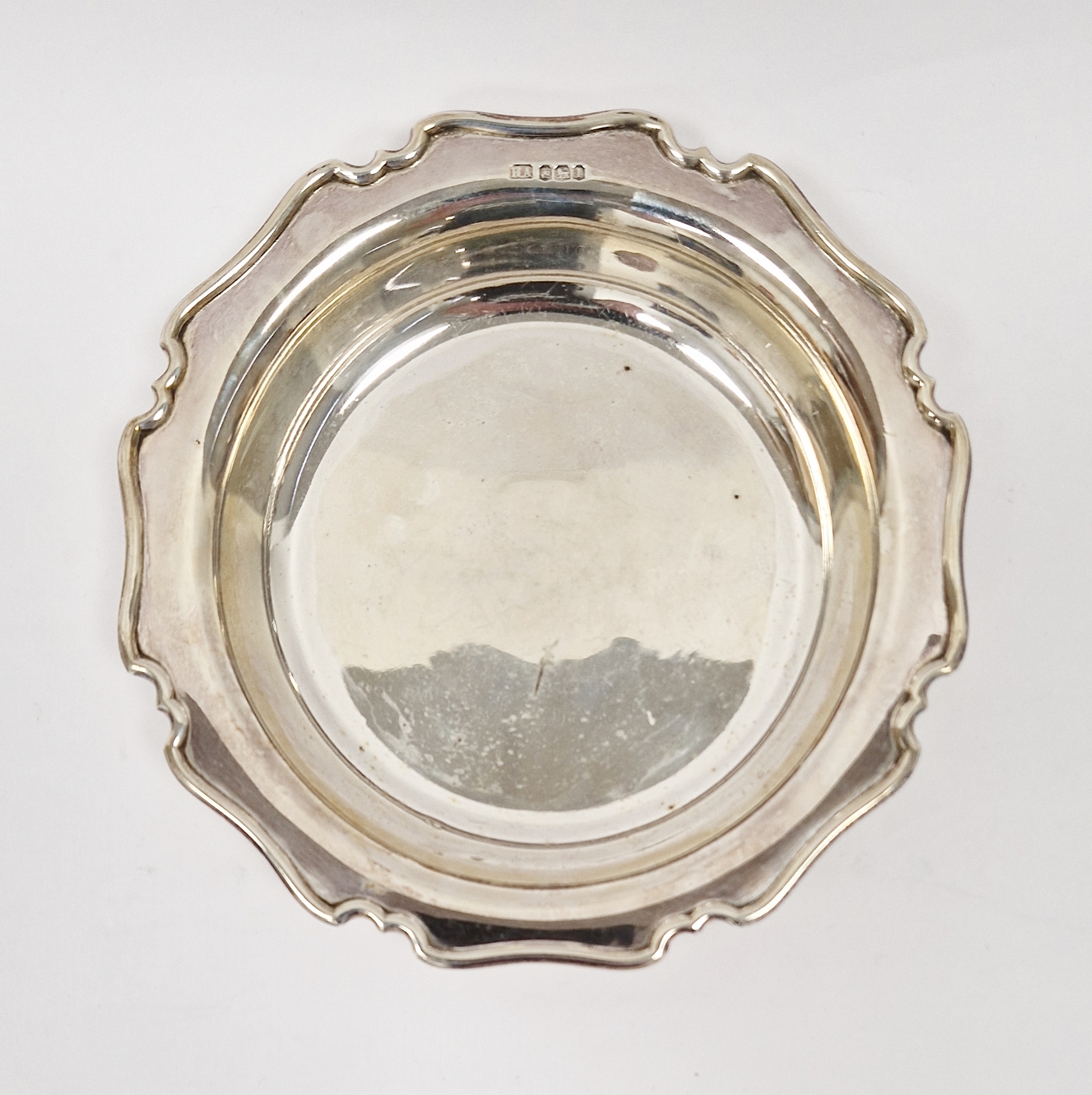 George V silver circular dish, Sheffield 1928, Atkin Brothers, with moulded scalloped rim, 17cm