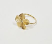 QVC 9ct gold and single white stone flowerhead ring (size S1/2)