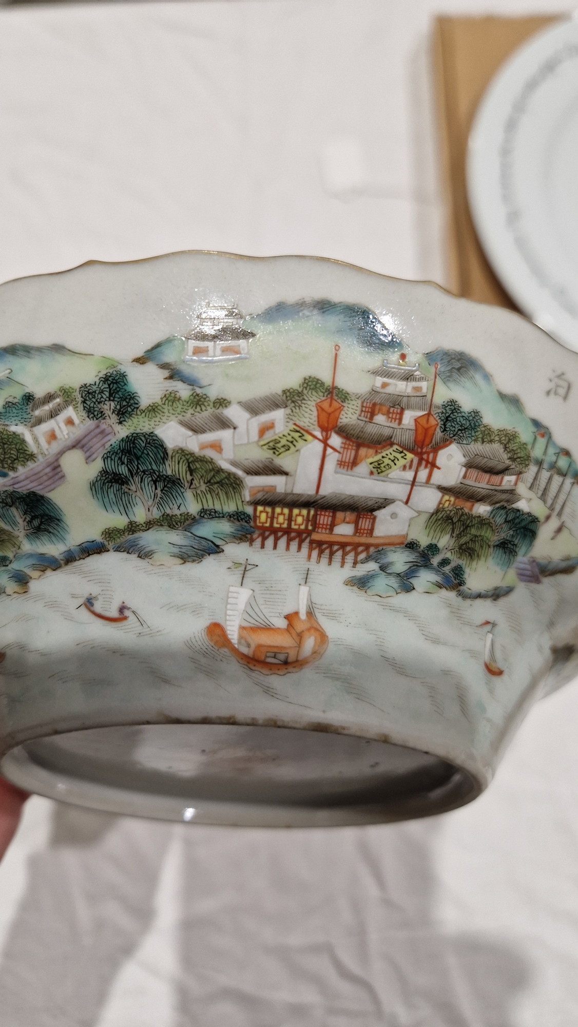 Chinese porcelain famille verte shallow bowl with gilt wavy rim, the sides painted in enamels with a - Image 8 of 19