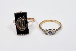 Gold-coloured metal and platinum, sapphire and diamond ring, early 20th century, set small square