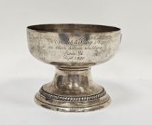 George V silver presentation cup, Sheffield 1920, Thomas Bradbury & Sons Ltd, the short plain bowl
