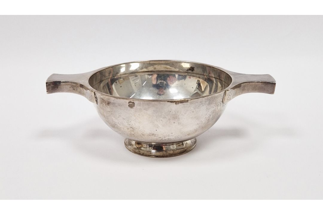 Scottish silver twin-handled quaich, Edinburgh 1907 Hamilton & Inches, of plain form raised on a - Image 1 of 3