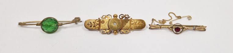 9ct gold bar brooch, pierced with garnet-coloured stone to the centre, a Victorian 15ct gold and