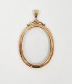 9ct rose gold and glass oval locket  Condition Report yes there are 2 pieces of glass