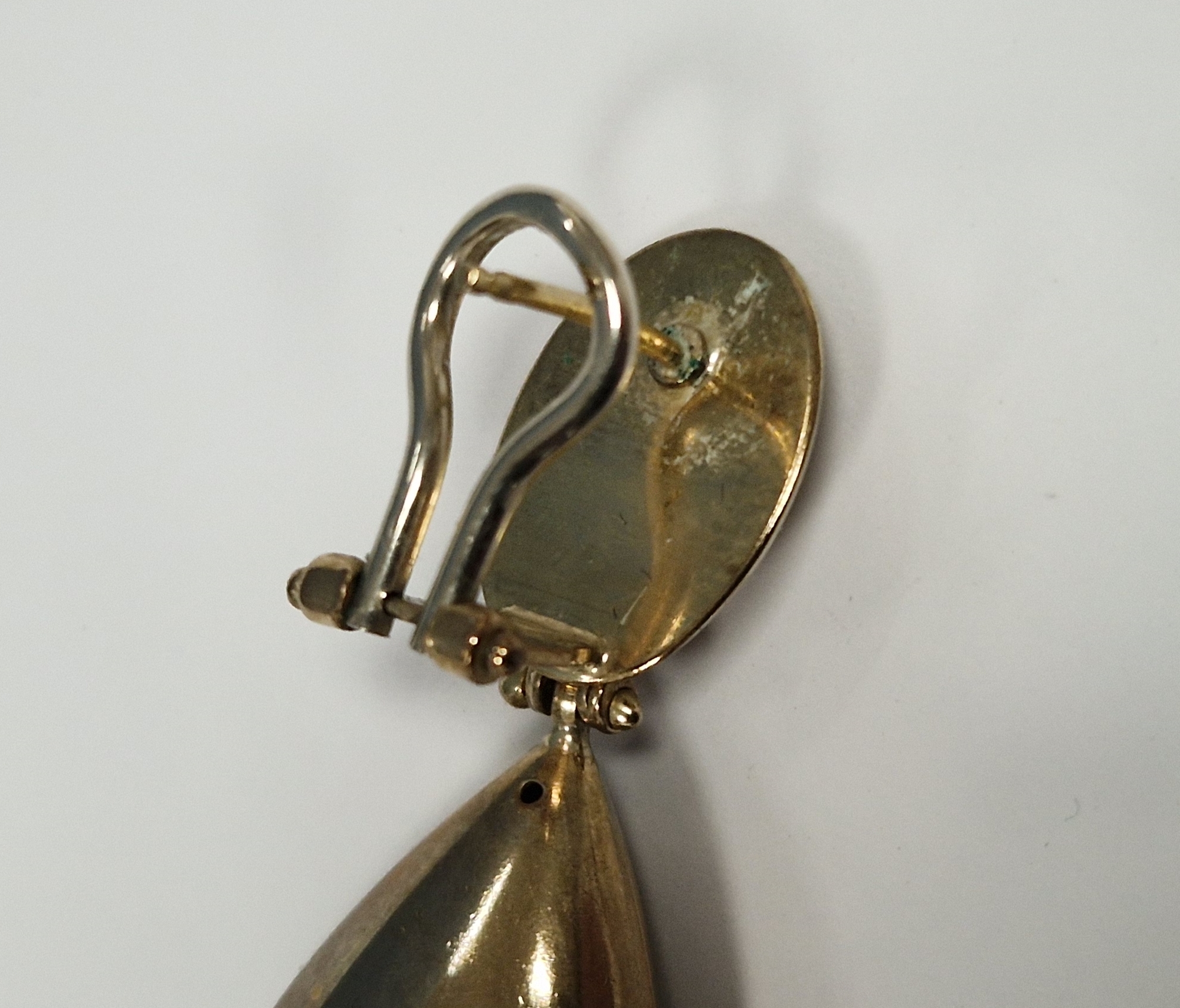Pair 9ct gold oval large pendant drop earrings, 9.7g  Condition Report Light surface scratches. - Image 3 of 10