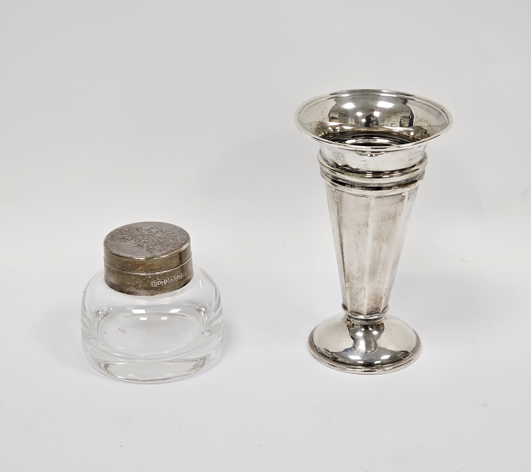 George V weighted silver vase, London 1918, maker CE, of tapering form, 12.5cm high together with
