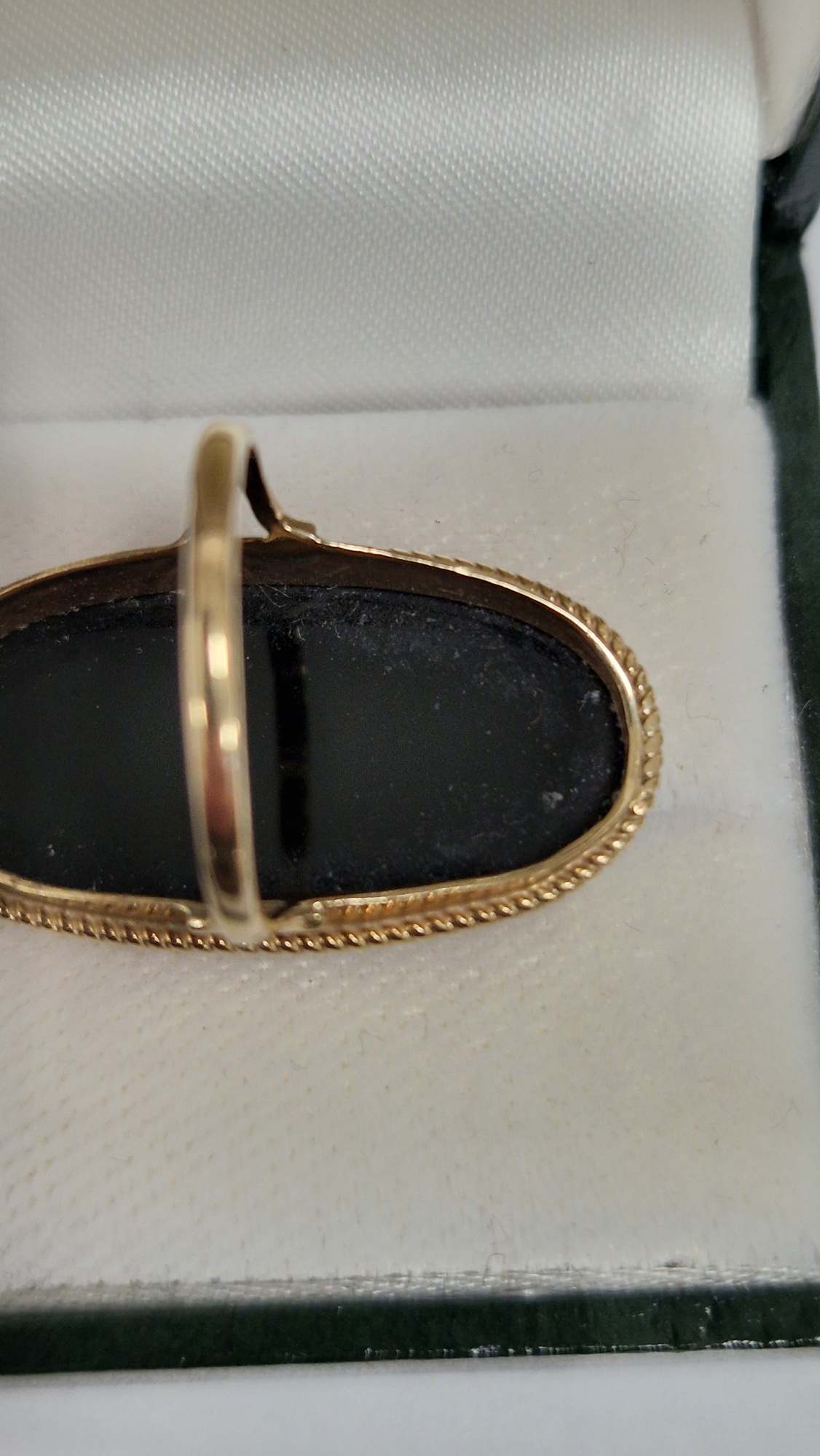 9ct gold and black onyx large oval ring (size O) and 9ct gold and onyx small oval ring (size J1/ - Image 6 of 14