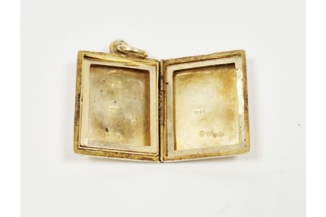 18ct gold rectangular plain locket, 16.7g - Image 2 of 2