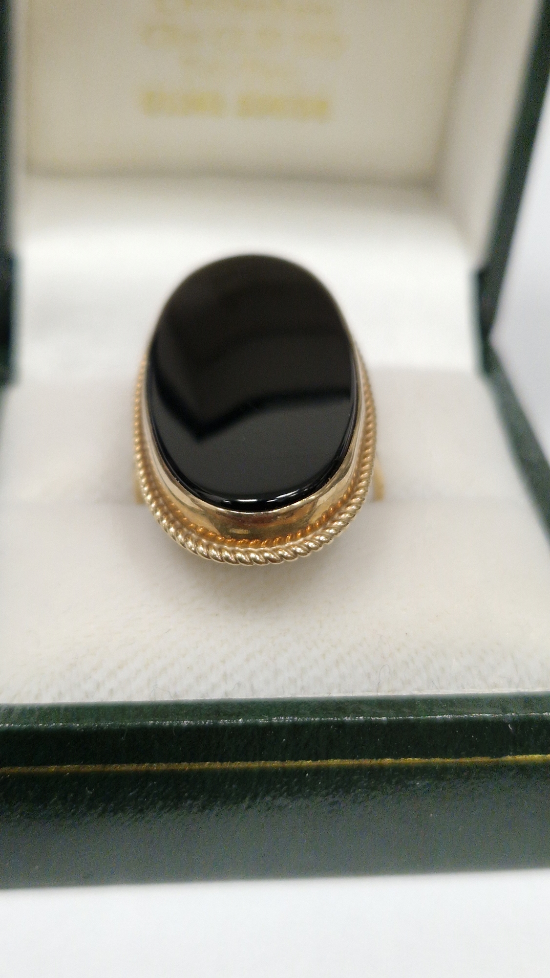 9ct gold and black onyx large oval ring (size O) and 9ct gold and onyx small oval ring (size J1/ - Image 3 of 14
