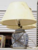 Blue and white ceramic Eastern-style table lamp decorated with double happiness character and a pair