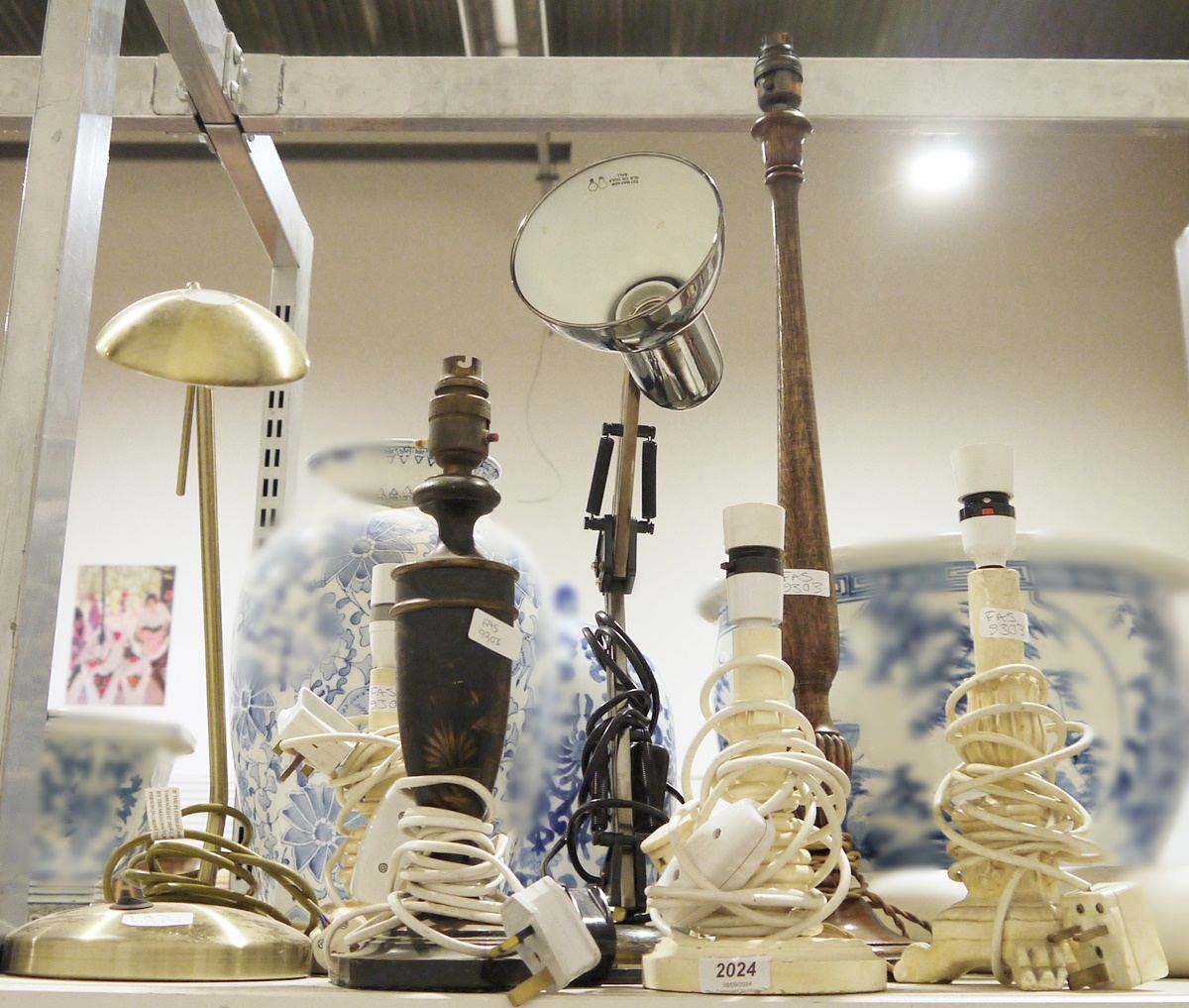 Small collection of table lamps to include a chrome-effect anglepoise-style table lamp, a tall