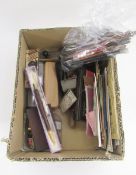 Sheaffer fountain pen and propelling pencil in black and gold trellis design, cased, quantity of