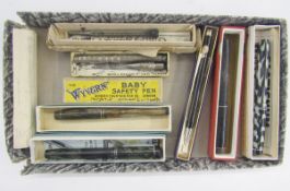 Platignum beaver filling fountain pen in deco-style black and cream abstract swirled case, with box,