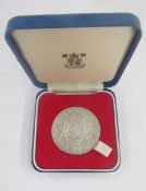 1977 Royal Mint official silver jubilee medallion to commemorate the silver jubilee of Her Majesty